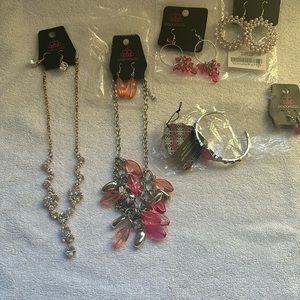Paparazzi jewelry … 5 different costume jewelry of your chose for $20